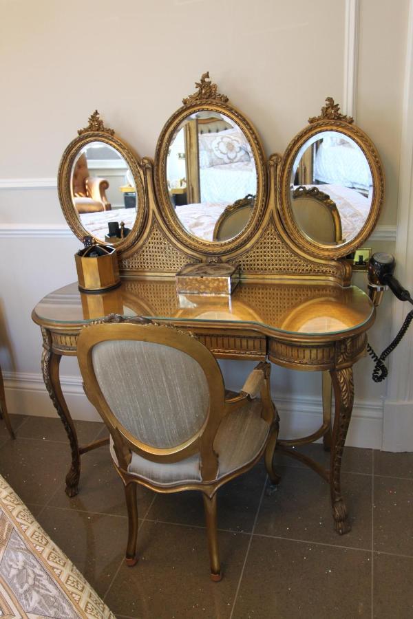 Versailles Gold King