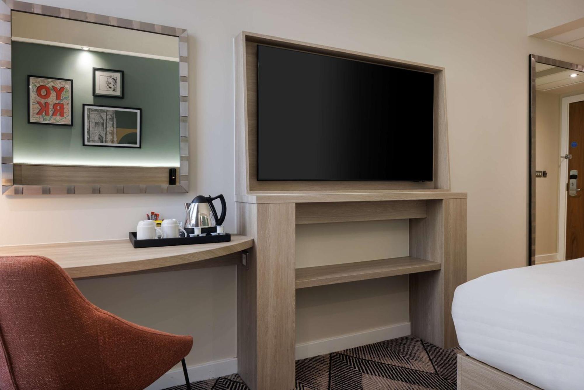 Habitación con cama grande