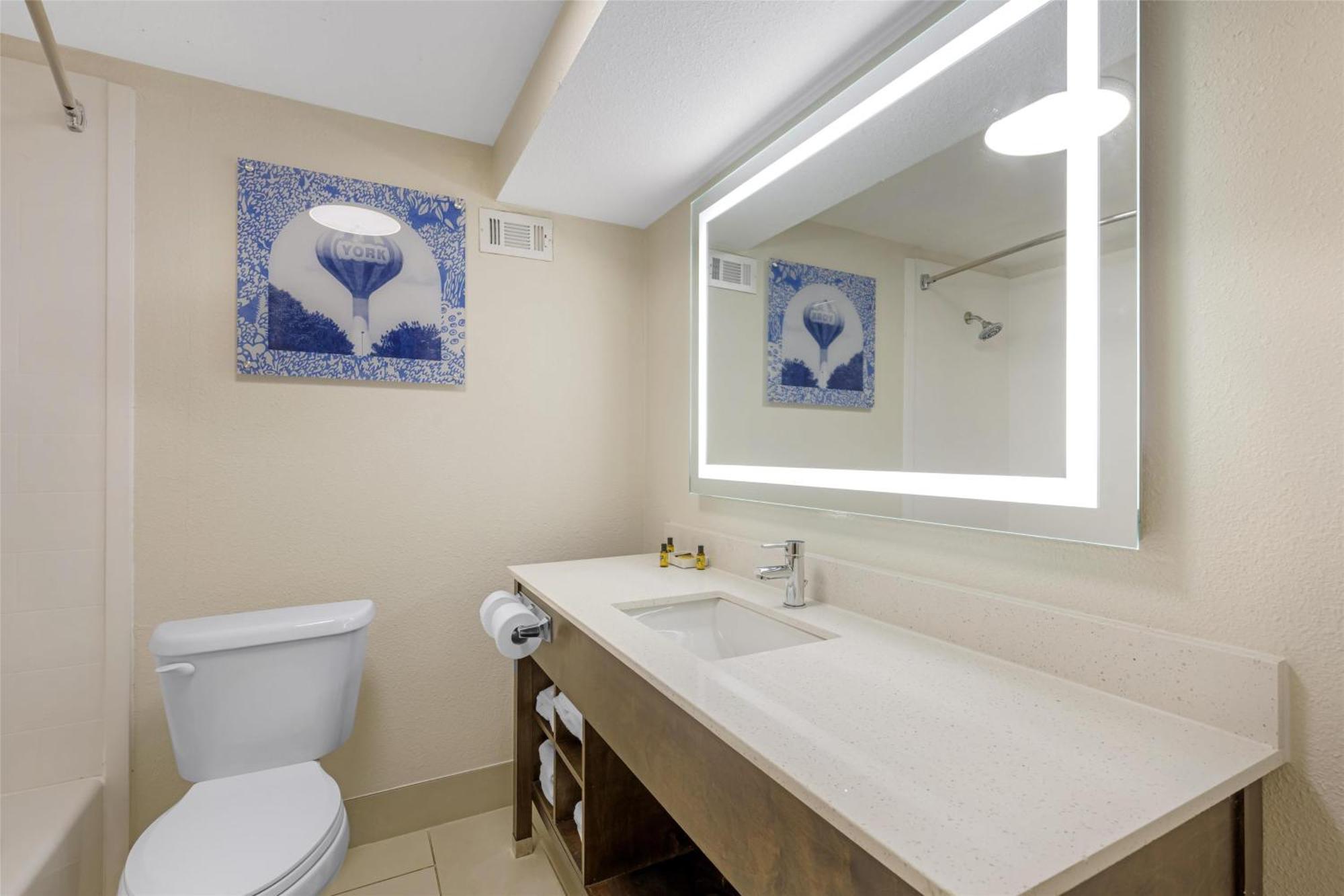 King Suite with Whirlpool - Non-Smoking