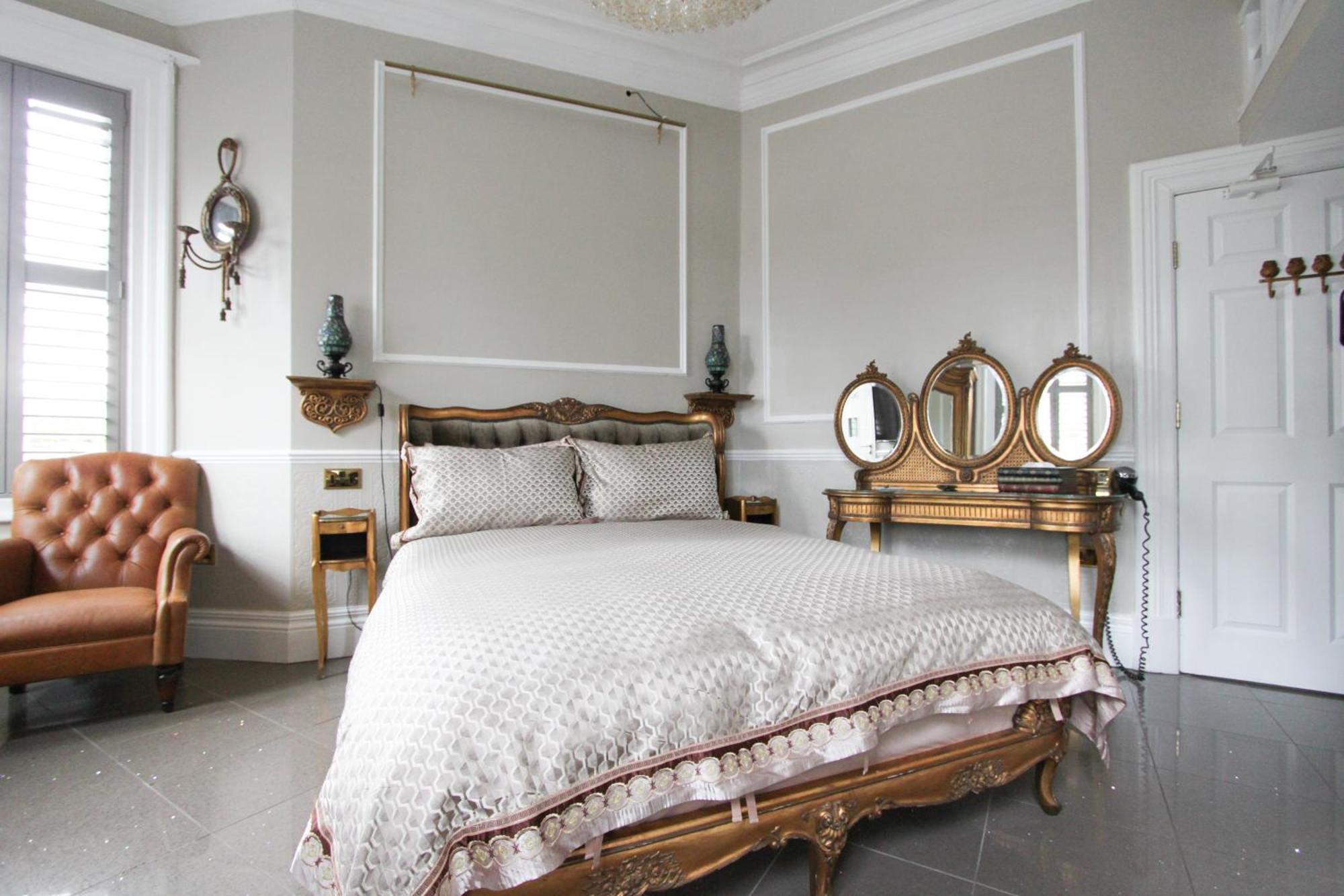 Versailles Gold King